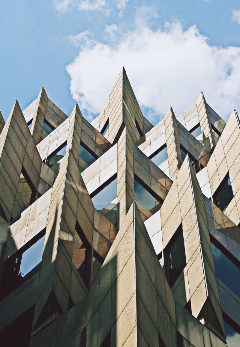 Phrasebook vs Grammatical Learning